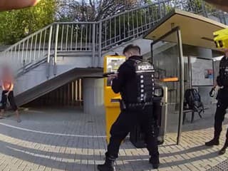 Polícia na základe medializovaných informácií zadržala muža, ktorý ohrozoval študentov lekárskej fakulty na zastávke
