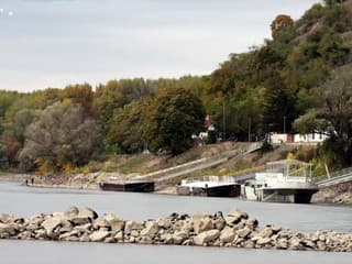 Sútok riek Dunaj a Morava pod hradom Devín