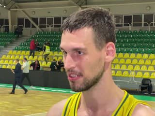 Basketbalista Patrioti Levice Boris Bojanovský po prehre s tureckým Bursasporom v Európskom pohári FIBA