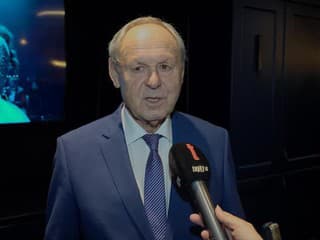 Tento muž urobil zo Schindlerovej spevácku Bond girl: Prečo jej fandím!