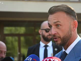 Zasadnutie v Uhrovci: minister vnútra SR Šutaj Eštok - Prebieha vyšetrovanie útoku na škole v Staškove