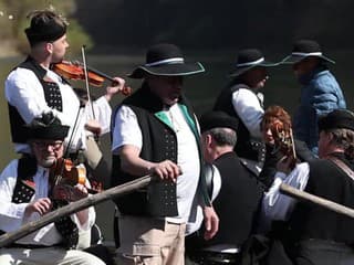 Odomykanie Váhu a otvorenie 28. pltníckej sezóny na rieke Váh