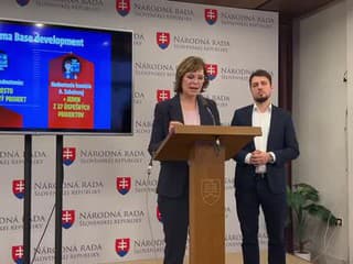 Tlačová konferencia strany Za ľudí a Hnutia Slovensko