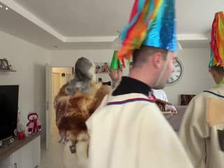 Folkloristi sa počas sviatkov menia na koledníkov