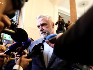 Bývalý policajný prezident a terajší podpredseda parlamentu Tibor Gašpar pred pojednávaním