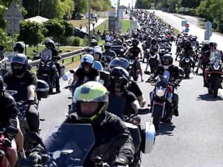 Spanilá jazda počas zrazu motorkárov okolo Zemplínskej šíravy