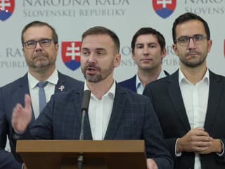 Michal Šipoš predstavuje opatrenie na zníženie platov poslancov a prezidenta SR o 50%