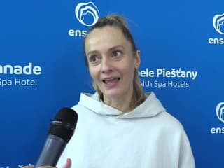 Prekladáte si pri sedení nohy? Fyzioterapeutka vám vysvetlí, prečo je to zlý návyk