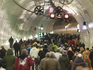 Pri tuneli Višňové požehnali novú hasičskú stanicu