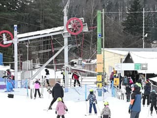 Lyžovačka v lyžiarskom stredisku Ski Drienica