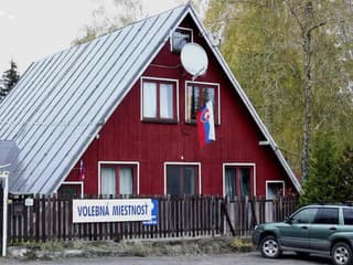 Hlasovanie v chatke autokempingu v Martine