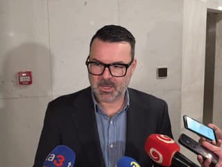 Určite chceme návrhy na odvolanie ministrov absolvovať, uviedol Peter Kalivoda