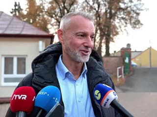 Predseda NR SR R. Raši na hlasovanie vyzval všetkých ľudí