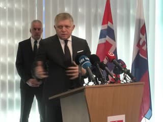 Robert Fico počas podpisu Memoranda na podporu výroby hliníka