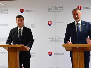 Tlačová konferencia Richarda Rašiho po rokovaní predstaviteľov parlamentov SR a ČR na vrchu Veľká Javorina