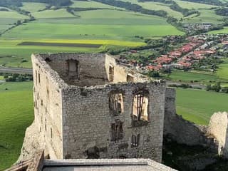 Románsky palác na Spišskom hrade