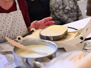 Príprava vianočných oblátok vo Vrbovciach a v Starej Turej