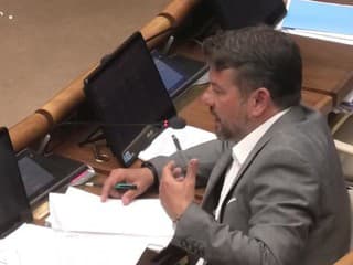 NRSR: Poslanci od rána rokujú o voľbe zo zahraničia, prihlásilo sa 34 rečníkov