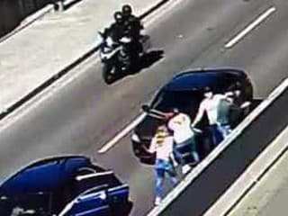 Brutálna bitka uprostred cesty v Bratislave, vodiči si nič nedarovali