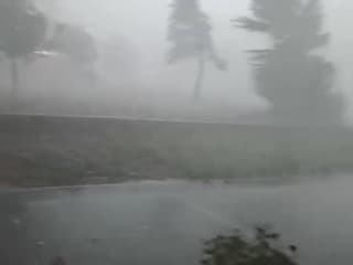 Vo Vrakuni zachytili búrku takto.