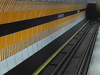 Žena v pražskom metre sa pokúsila spáchať samovraždu, no duchaprítomný muž ju zachránil