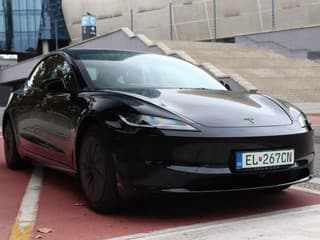 VIDEO: S autonómnou Teslou po Bratislave. Zvládla aj Petržalku?