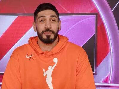 Ženská NBA v tejto sezóne plní miestami titulky viac škandálmi ako výkonmi najlepších hráčok. Začalo to Caitlin Clark, ktorá si musela prechádzať tvrdými faulami a výrokmi protihráčok. Tie boli až na