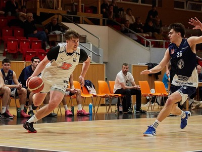 Šiestym mladým slovenským hráčom v drese nováčika súťaže Inter Basket je Marek Simonides. Dvadsaťročný basketbalista sa vracia na slovenské palubovky po troch rokoch v susednom Česku. Strávil ich v d