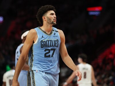 Basketbalisti Memphisu zvíťazili v súboji dosiaľ nezdolaných tímov zámorskej NBA na palubovke Portlandu 124:103. Hlavnou postavou stretnutia bol 19-ročný Cameron Boozer, ktorý zaznamenal 18 bodov, 12