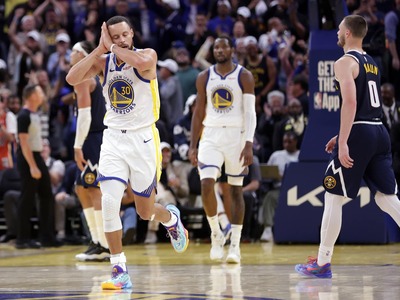 Nikto nemôže poprieť, že Stephen Curry zmenil vnímanie moderného basketbalu. Jeho ďalekonosné trojky a neustály pohyb priniesli do NBA revolúciu. Nikdy neexistoval hráč, na ktorého museli dávať súper
