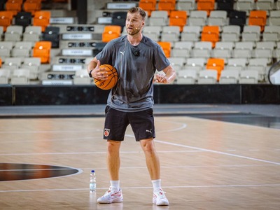 Anton Gavel patrí medzi legendy nemeckej bundesligy, ktorú vyhral päťkrát ako hráč a raz už ako tréner s Ulmom. Skvelú robotu odviedol ako kouč aj v Bambergu. Niekdajší slávny klub znova posunul na v