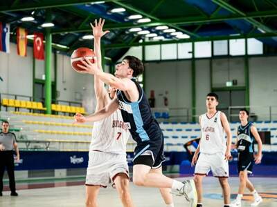 Slovenskí basketbalisti do 18 rokov sa rozlúčili s elitnou kategóriou majstrovstiev Európy víťazstvom. V boji o 15. miesto zdolali Bulharsko 74:72. MAJSTROVSTVÁ EURÓPY HRÁČOV DO 18 ROKOV (TRENTIN