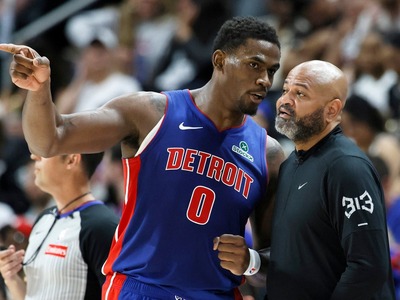 Americký basketbalista Jalen Duren údajne akceptoval ponuku Detroitu na päťročnú zmluvu v hodnote 200 miliónov dolárov. Informovala o tom agentúra AP odvolávajúca sa na zdroj z prostredia klubu. D
