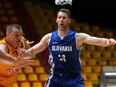 Server českej basketbalovej ligy NBL priniesol na svojom instagramovom profile, že Peter Sedmák dostal od vedeniu FIBA mastný trest. Za ovplyvňovanie zápasov, stávkovanie, zneužitie interných informá