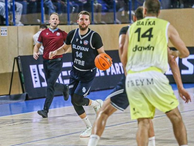 Basketbalisti BC Slovan Bratislava majú pred sebou nový súťažný ročník, v ktorom pomýšľajú na tie najvyššie ambície. Na domácej scéne by radi ukončili „belasí“ čakanie na zisk zlata v Tipos Slovenske