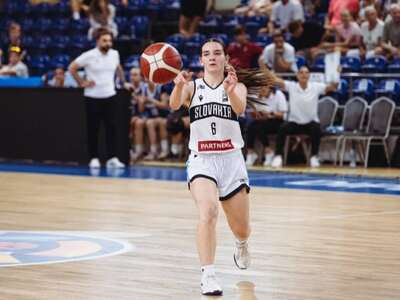 Slovenské basketbalistky do 16 rokov odohrajú na majstrovstvách Európy v B-divízii druhý zápas. V domácom prostredí piešťanskej Diplomat arény dnes o 19.00 h nastúpia proti Švédsku. V pondelok si v z