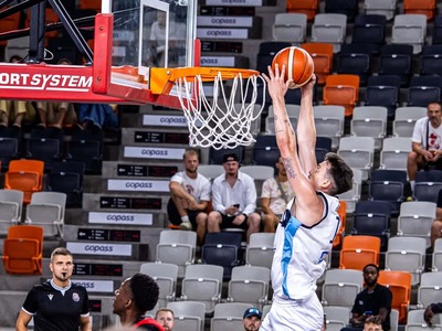 Reprezentácia zatiaľ odohrala cez toto leto tri zápasy. Prípravný s Poľskom, kvalifikačný s Kosovom a duel v rámci bratislavského turnaja s Angolou. Vo všetkých troch dueloch sa strelecky presadil v
