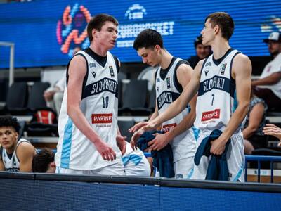 Basketbalisti Slovenska do 18 rokov odštartovali účinkovanie na turnaji A-kategórie majstrovstiev Európy v talianskom Trente prehrou 70:94 s favorizovaným Srbskom. Zverencov trénera Danila Rakočeviča