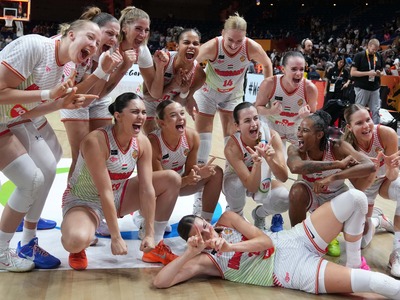Basketbalistky Maďarska zdolali v utorkovom zápase o postup do štvrťfinále majstrovstiev sveta v Berlíne hráčky Japonska 84:63. Druhý najlepší tím B-skupiny si v ďalšej fáze turnaja zahrá proti favor