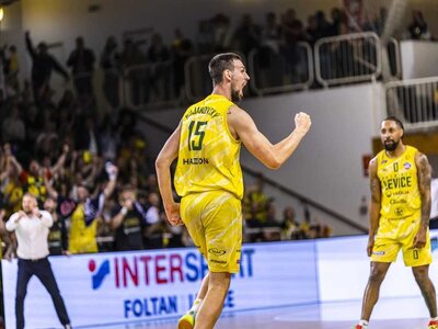 Patrioti Levice vstúpili do novej sezóny basketbalovej Tipos SBL víťazne. V sobotnom zápase 1. kola na domácej palubovke zdolali Handlovú 91:75. Úradujúceho majstra potiahol 31 bodmi Bojan Tomaševič,