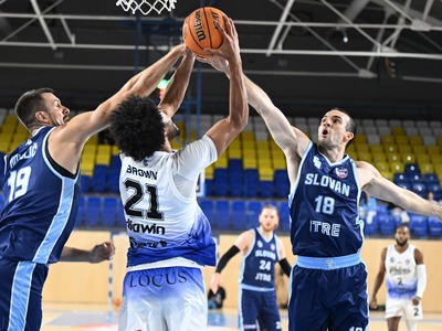asketbalisti BC Slovan Bratislava otvorili novú sezónu najvyššej slovenskej súťaže vysokým víťazstvom. Vo štvrtkovej predohrávke 1. kola Tipos SBL triumfovali na palubovke Košice Wolves 94:59. Hosťuj