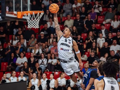 Basketbalisti Prievidze úspešne vstúpili do novej sezóny basketbalovej Tipos SBL. V nedeľnom zápase 1. kola zdolali na domácej palubovke Lučenec 97:79. Stretnutie si môžete pozrieť zo záznamu TU.