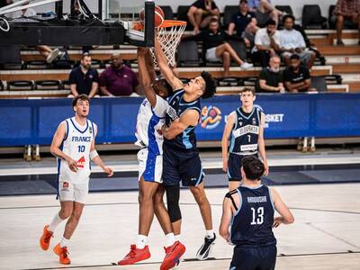 Slovenskí basketbalisti do 20 rokov zviedli na majstrovstvách Európy v elitnej kategórii vyrovnaný osemfinálový duel. V Trente s druhým tímom A-skupiny Francúzskom napokon prehrali 60:72. Víťaz postú