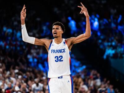 Leto sa pre Victora Wembanyamu nezačalo radosťou. Naopak, veľký smútok prežíval 22-ročný Francúz po prehratom finále NBA. Jeho San Antonio Spurs dokázalo proti New York Knicks uhrať len jediný zápas