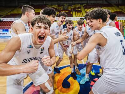 Slovenskí basketbalisti do 16 rokov uspeli na majstrovstvách Európy v B-divízii v Severnom Macedónsku v ďalšom zápase. V súboji o 9. - 12. miesto suverénne zdolali Rakúsko 73:49. V sobotu si predbežn