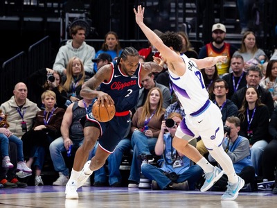 Americký basketbalový klub NBA Los Angeles Clippers dostal pokutu 30 miliónov dolárov a prišiel o päť výberov v prvom kole draftu. Stalo sa tak po tom, čo vyšetrovanie odhalilo závažné porušenie prav
