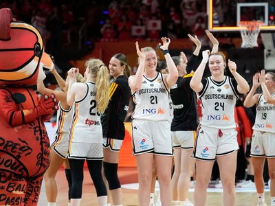 Basketbalistky Mali sa postarali o prvé veľké prekvapenie majstrovstiev sveta v Berlíne. V sobotňajšom zápase A-skupiny zdolali favorizované Španielky 82:73. Sika Koneová zaznamenala 19 bodov a desať