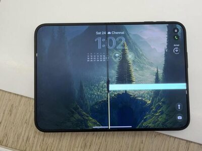 Uvedenie prvého ohybného smartfónu od giganta z Cupertina sprevádzali obrovské očakávania, no už po prvých dňoch od začiatku predaja je jasné, že Apple má s iPhone Duo zarobené na masívny problém. Prémiové zariadenie s cenovkou vyše 2 100€, ktoré malo demonštrovať technologickú dominanciu, čelí vlne hnevu od prvých majiteľov. Používatelia na sociálnych sieťach hlásia, že [...]