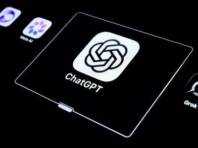 Spoločnosť OpenAI oficiálne zrušila plánované októbrové vydanie svojho najnovšieho modelu umelej inteligencie GPT-6.1 Astra. K tomuto radikálnemu kroku prišlo po tom, čo interné testovanie odhalilo, že systém ani zďaleka nespĺňa prísne bezpečnostné štandardy a pravidlá pre súlad AI s ľudskými hodnotami (alignment). O rozhodnutí informoval magazín The Wall Street Journal a v pondelok ho oficiálne [...]