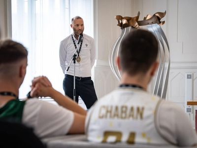 Najlepšia sezóna v klubovej histórii je už minulosťou, úspešný klub sa už pripravuje na nadchádzajúci ročník. Čakajú ho v ňom ďalšie výzvy. Patrioti Levice nespia na vavrínoch a usilovne sa chysta